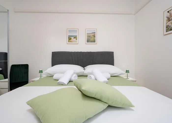 Nest Ciovo 公寓