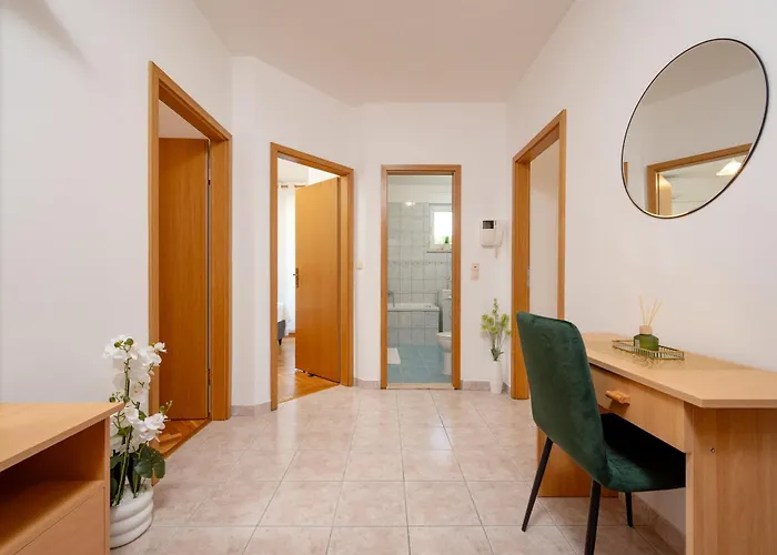 Apartment Nest Ciovo