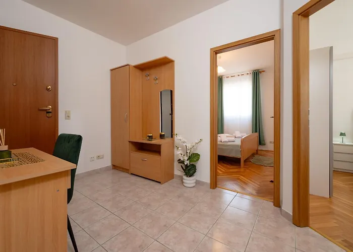 Apartment Nest Ciovo *